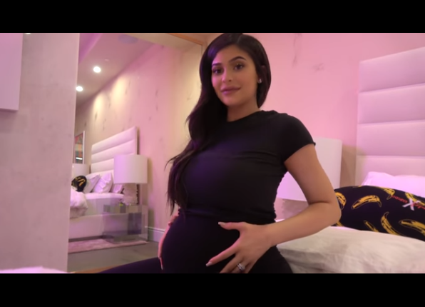 Kylie se convierte en madre de una pequeña