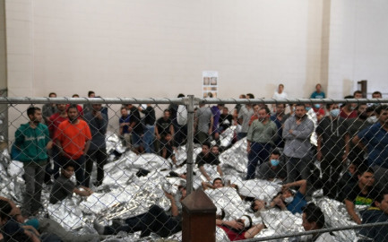 Menores en centros de detención deben ser liberados: jueza de EU