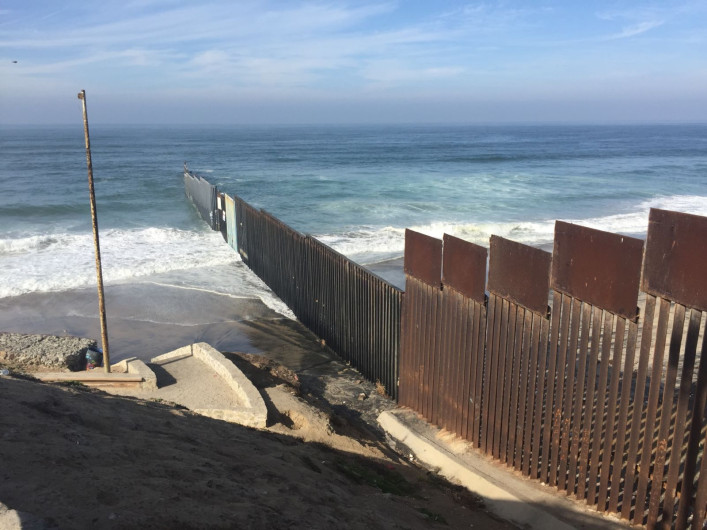 Trump pide 1.6 mil mdd para muro fronterizo en 2019