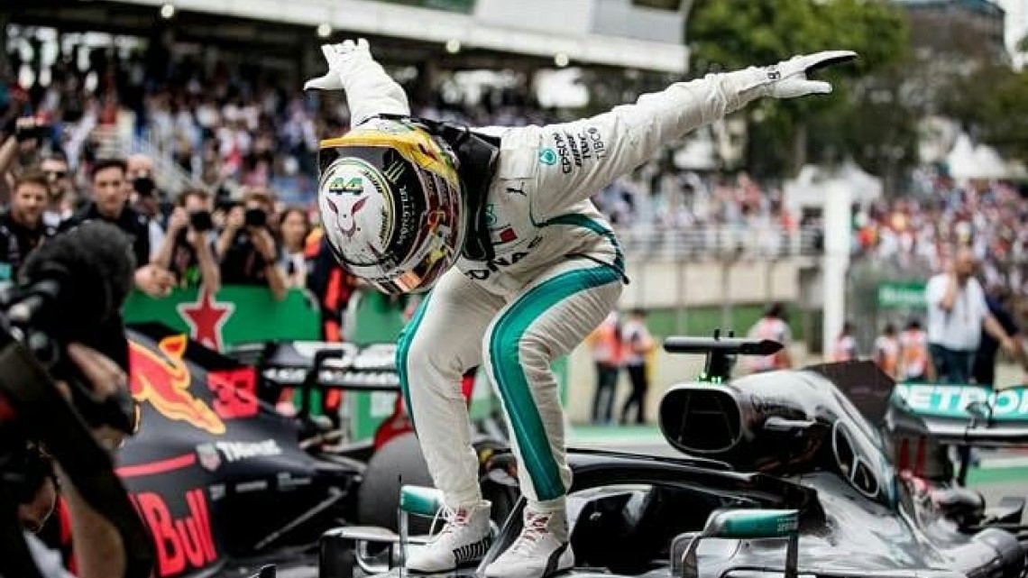 Lewis Hamilton se lleva el GP de Brasil, Checo Pérez termina en décima posición