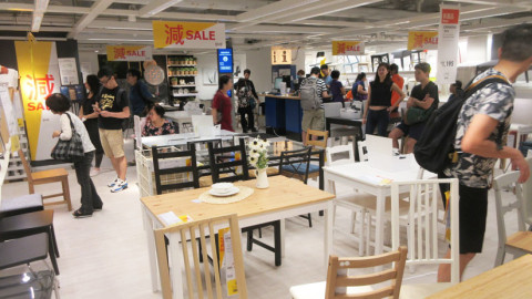 Por accidente filtran video porno en centro comercial