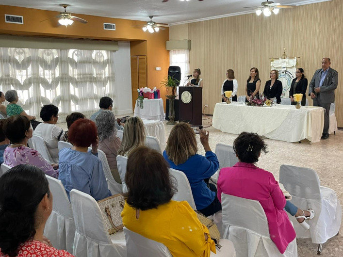 Informan a mujeres de efectos en la menopausia