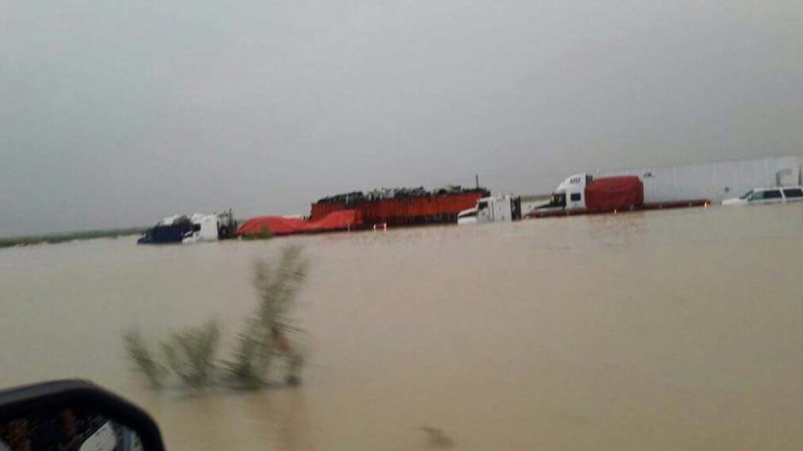 Cierran indefinidamente carretera Nuevo Laredo-Nuevo León