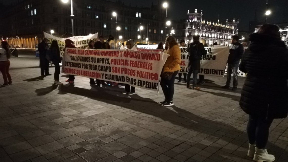 Piden familiares a AMLO liberar a policías detenidos por fuga de 'El Chapo'