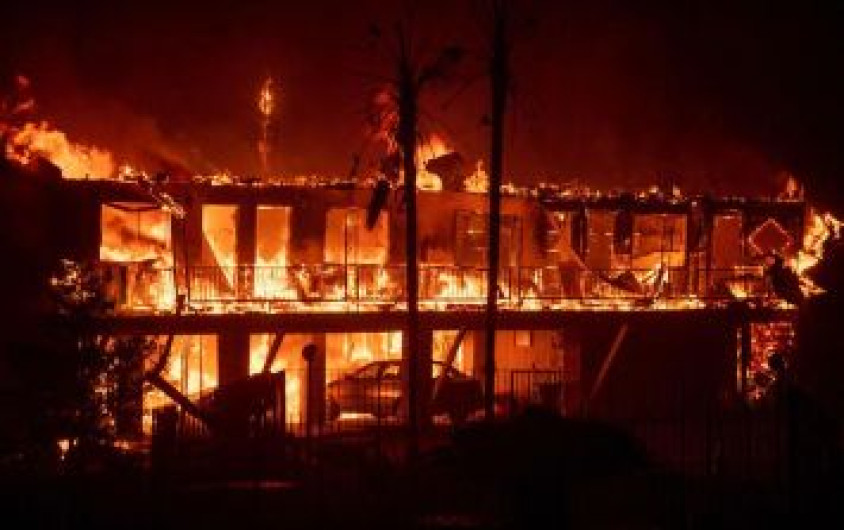 Al menos 35 muertos por incendio de la unidad Covid en un hospital de Irak