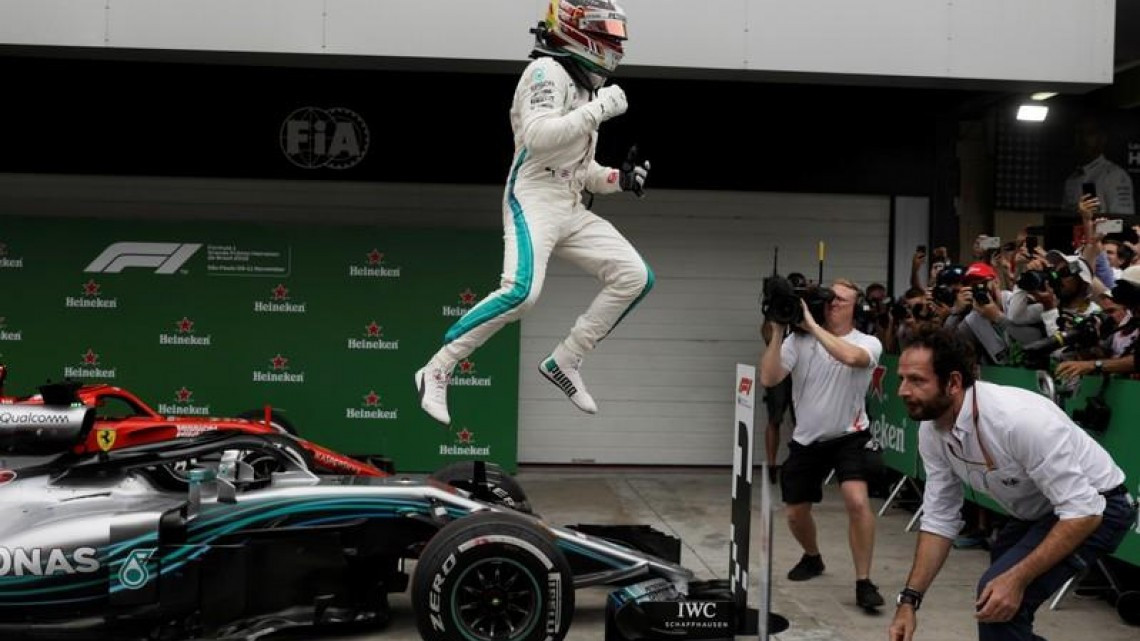Lewis Hamilton se lleva el GP de Brasil, Checo Pérez termina en décima posición