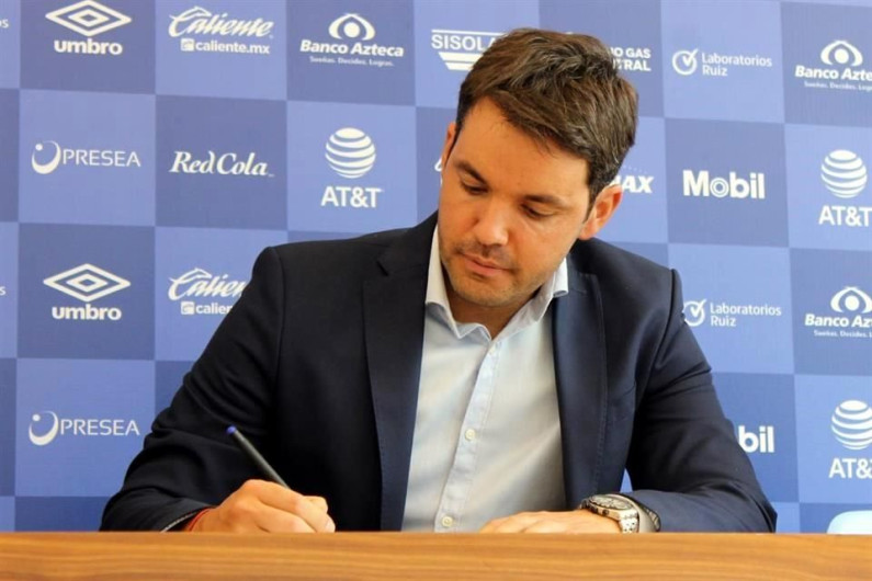 Puebla renueva a su técnico Nicolás Larcamón 