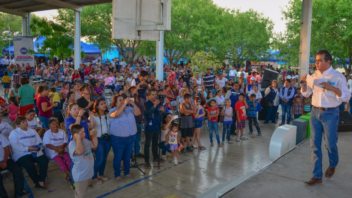Llevan servicios gratuitos a vecinos de la infonavit