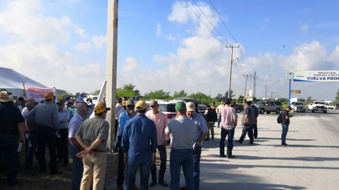 Agricultores del norte de Tamaulipas bloquean puente de Nuevo Progreso