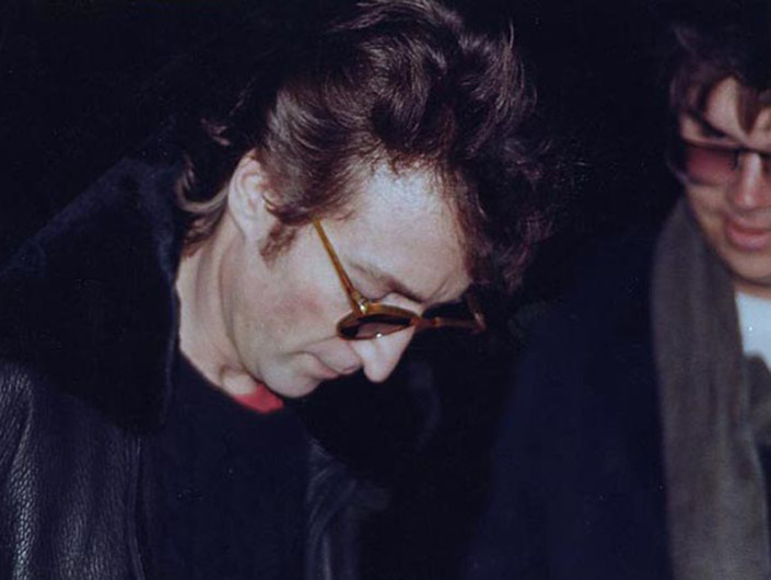 Disco que John Lennon firmó a su asesino está a la venta
