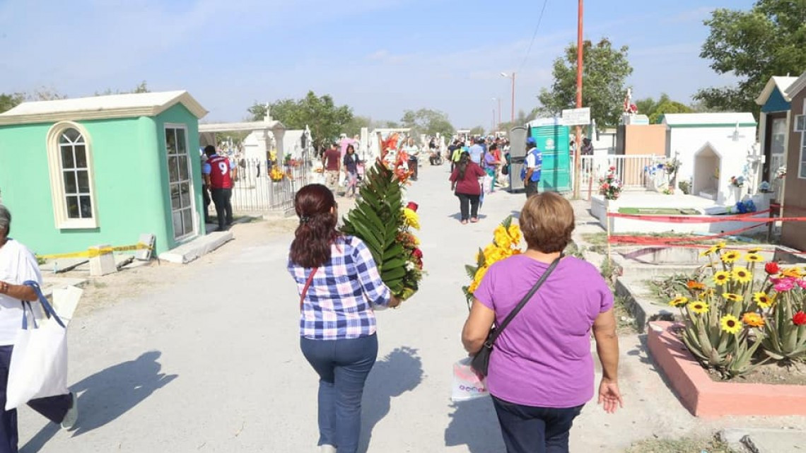 Alcaldesa realiza recorrido en cementerios