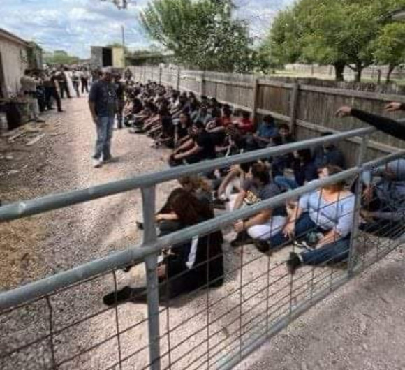Encuentran a 84 migrantes en casa en Weslaco