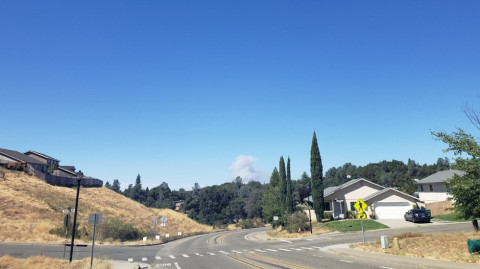 Incendio forestal consume bosque en Sacramento
