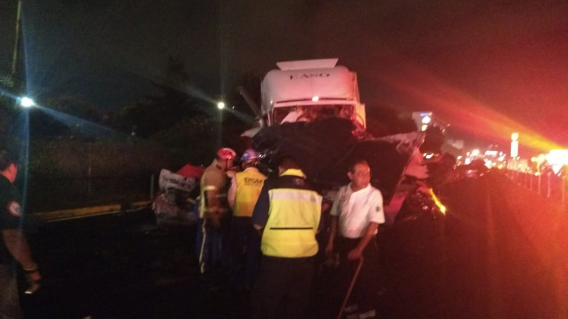 Aparatoso accidente en la México-Toluca deja 9 muertos