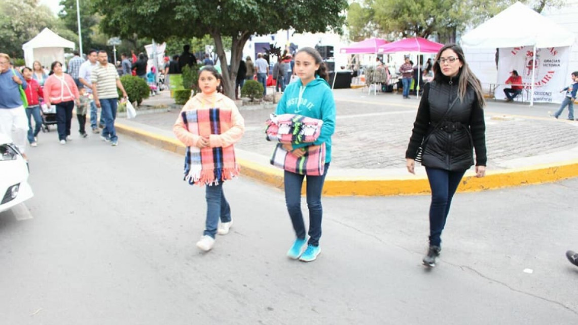 Realizan campaña "Abrigando Familias con Amor"