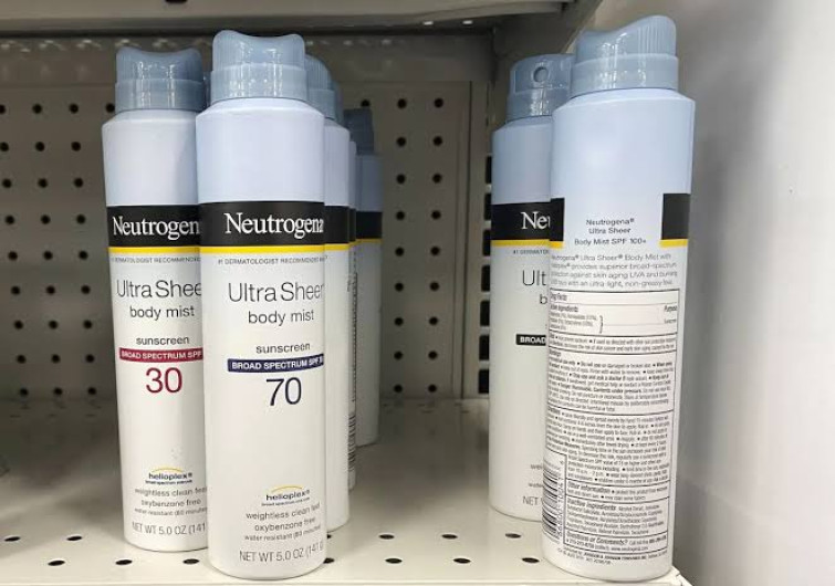 Johnson & Johnson retira del mercado protectores solares por componentes cancerígenos