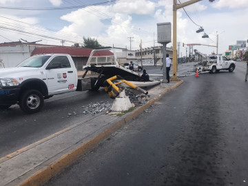 Exhorta Tránsito y Vialidad a circular con precaución en bulevar Morelos