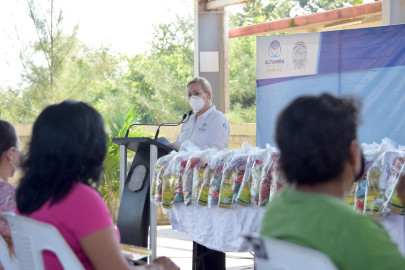 Reconoce Alcaldesa esfuerzo diario de jefas de familia