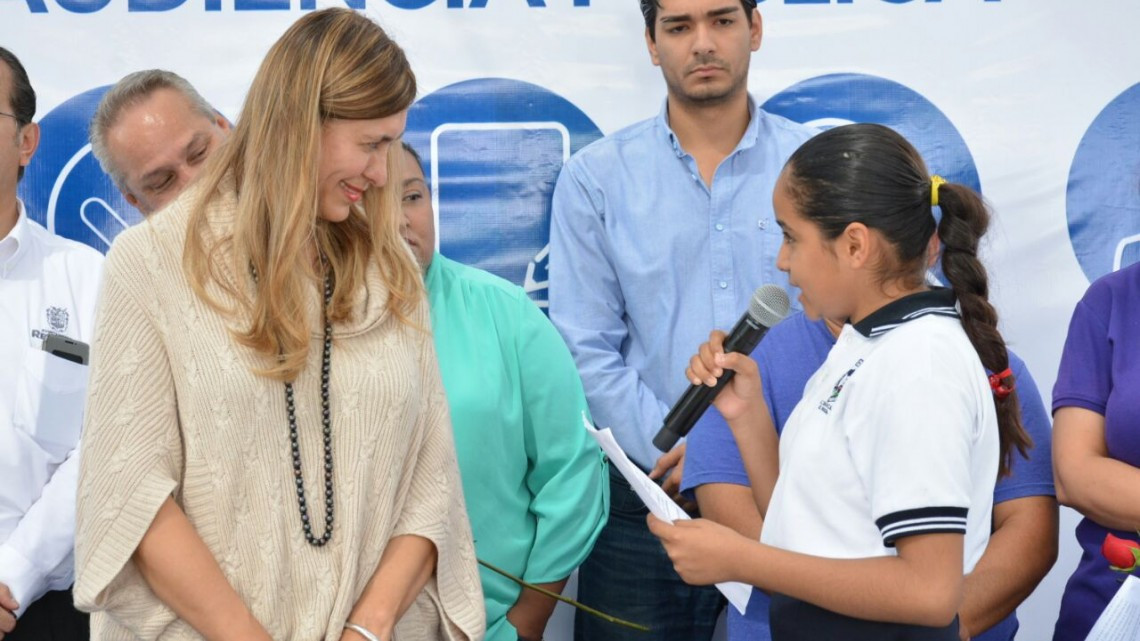 Visita Maki con buenas noticias a Paseo de las Flores