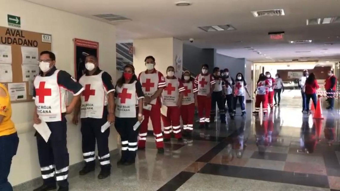 Vacunan contra el Covid-19 a 180 paramédicos de la Cruz Roja en Tamaulipas