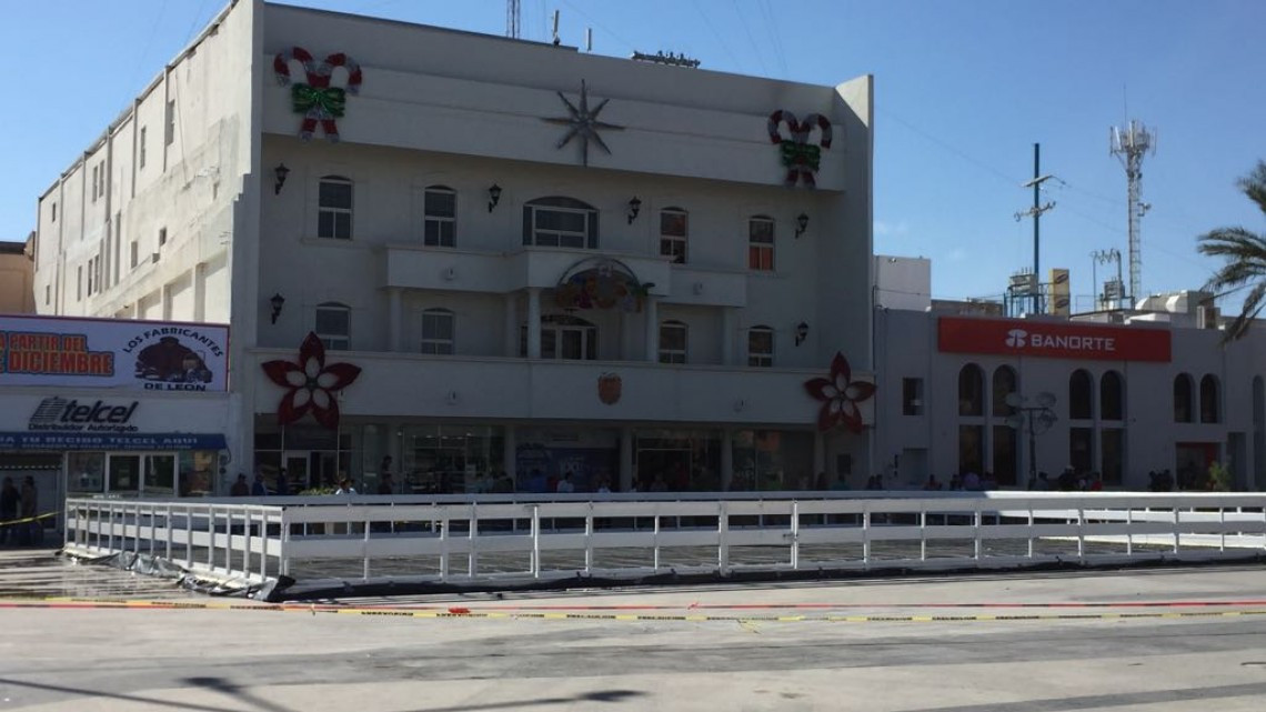 Crecen visitantes al centro por pista de hielo