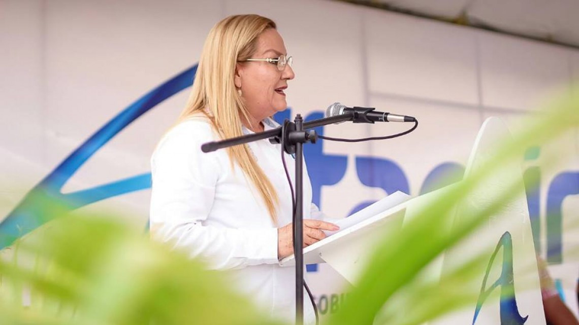 Asiste alcaldesa a inauguración a campo de béisbol