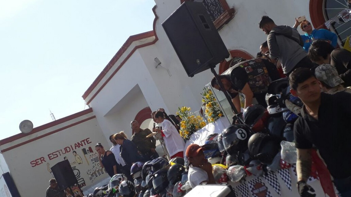 Realizan bendición de casco a 400 motociclistas