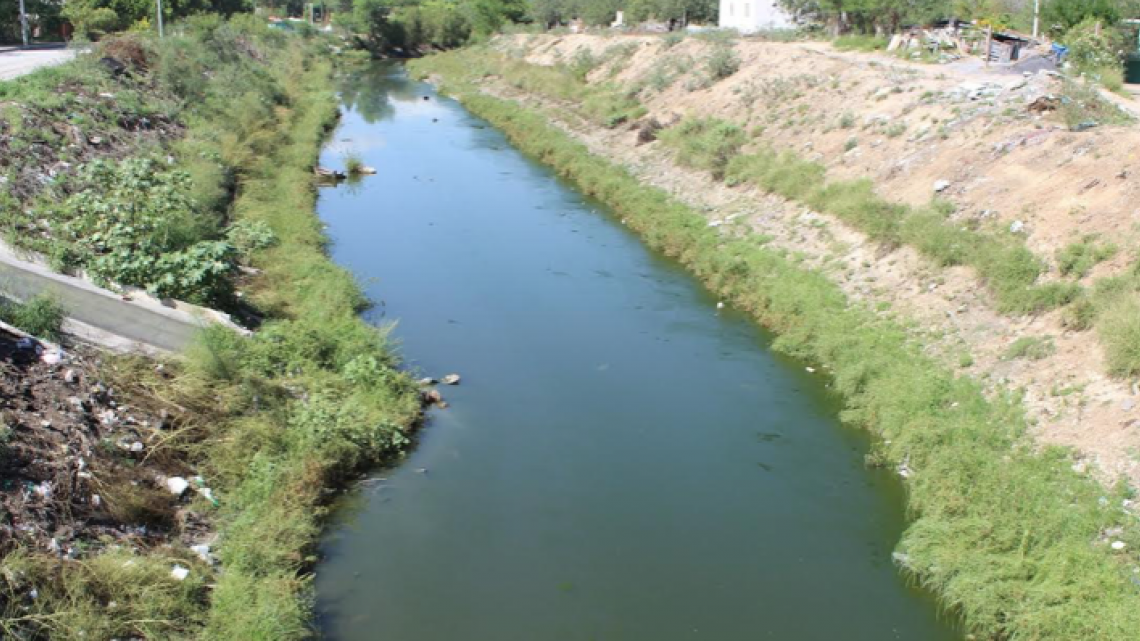 Gobierno de Tamaulipas exhorta a limpiar drenes y canales para prevenir y evitar inundaciones en colonias.