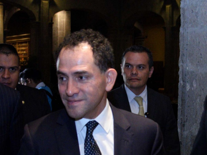 Arturo Herrera niega reunión con Meade