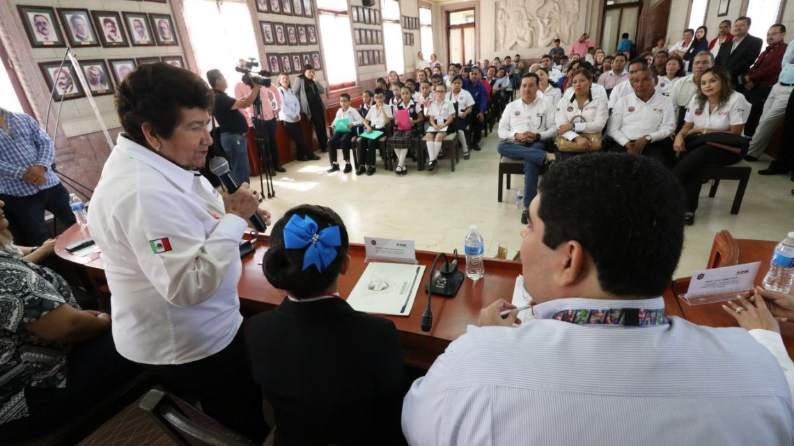 Alcaldesa presencia rendición de cuentas de la Legisladora Infantil del 08 Distrito Electoral de Tamaulipas