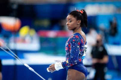 Simone Biles abandona final de gimnasia por equipos por salud mental