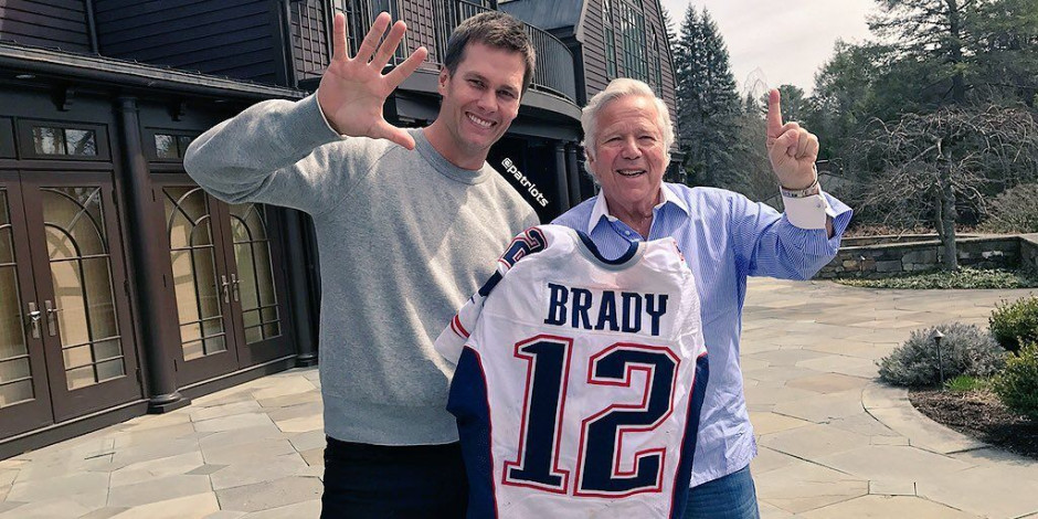 Brady recibe sus jersey robado del Super Bowl LI