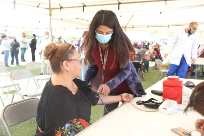 INMUJER ofrece pláticas sobre prevención de violencia en brigada médica 
