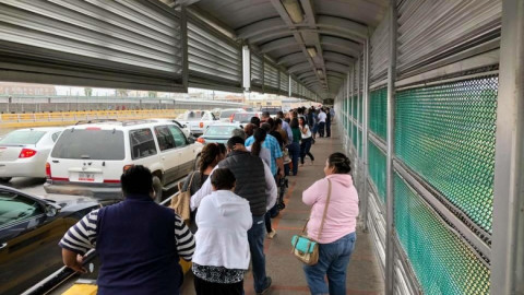 Aprovechan día feriado para ir de compras a Brownsville