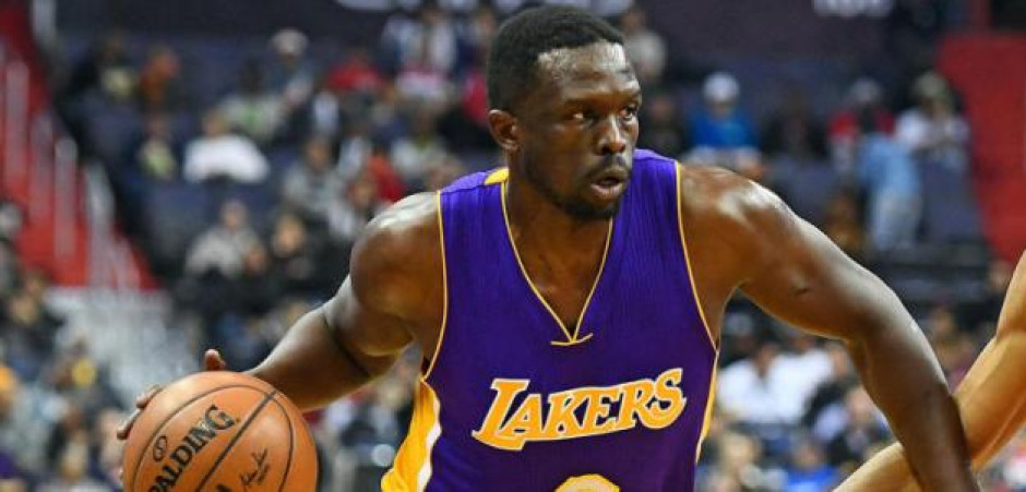 Lakers y delantero Luol Deng acuerdan pacto de compra para NBA