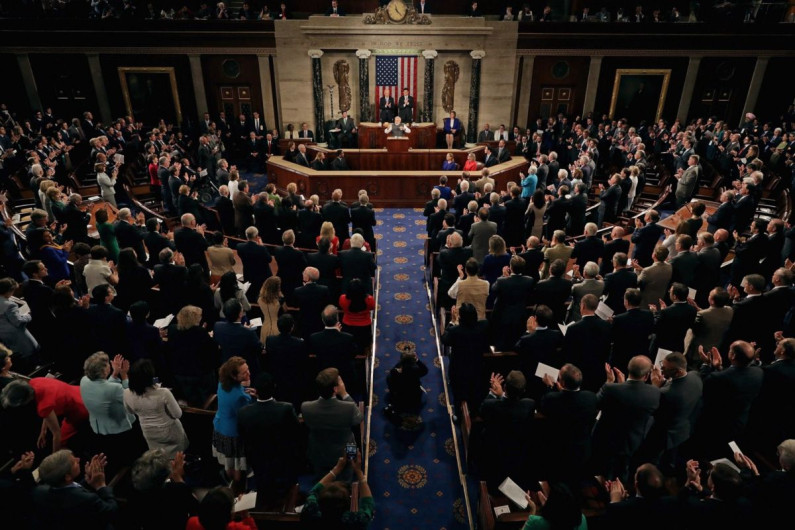 Aprueban ley de protección de escuelas sin aumentos de armas