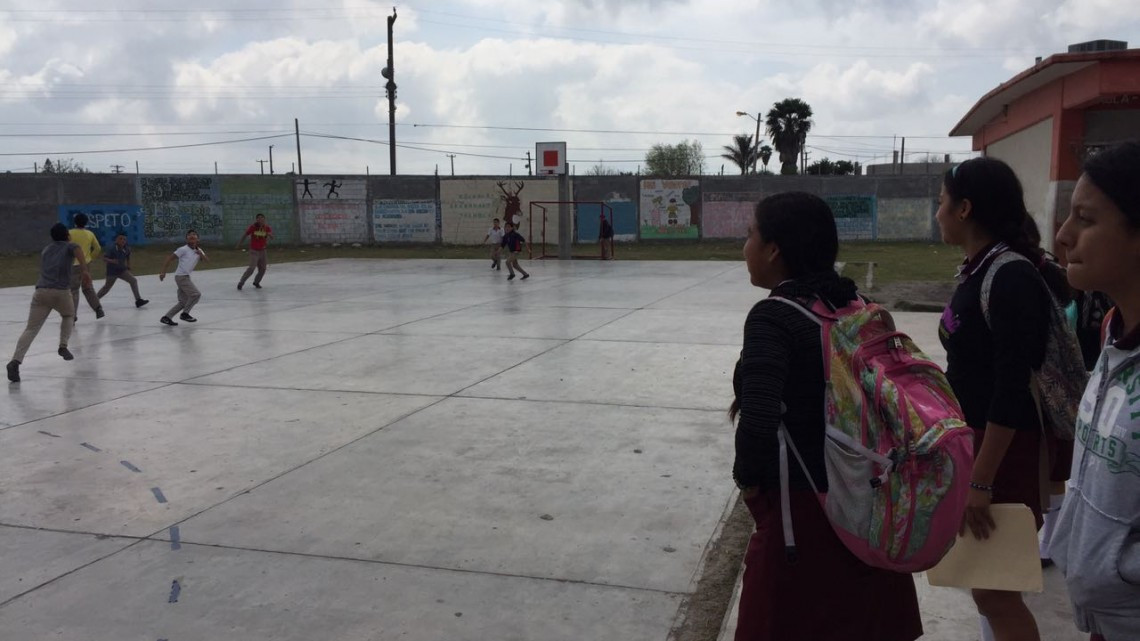 Alumna pide ampliación de canchas deportivas