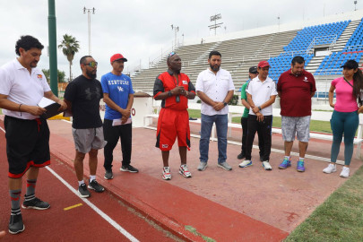 Entrenadores físicos aprenden estrategias para mejorar su enseñanza con niños y jóvenes