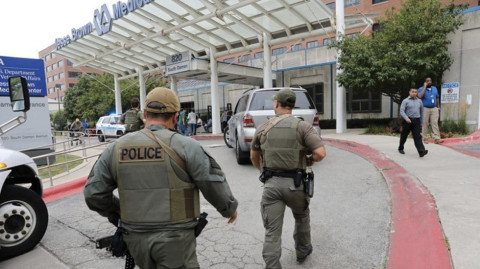 Detienen a hombre armado en hospital de Chicago