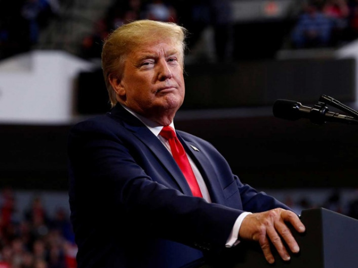 Trump considera testificar en investigación de juicio político