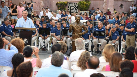 Extraordinaria Develación de la Estatua de Mauricio Garcés