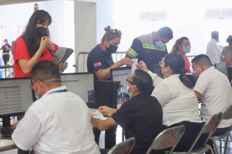 Continúa entrega de becas en Nuevo Laredo 