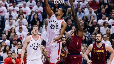 Con “triple-doble” de LeBron James, Cavaliers gana en Toronto