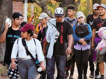 Continúan centroamericanos su camino por México
