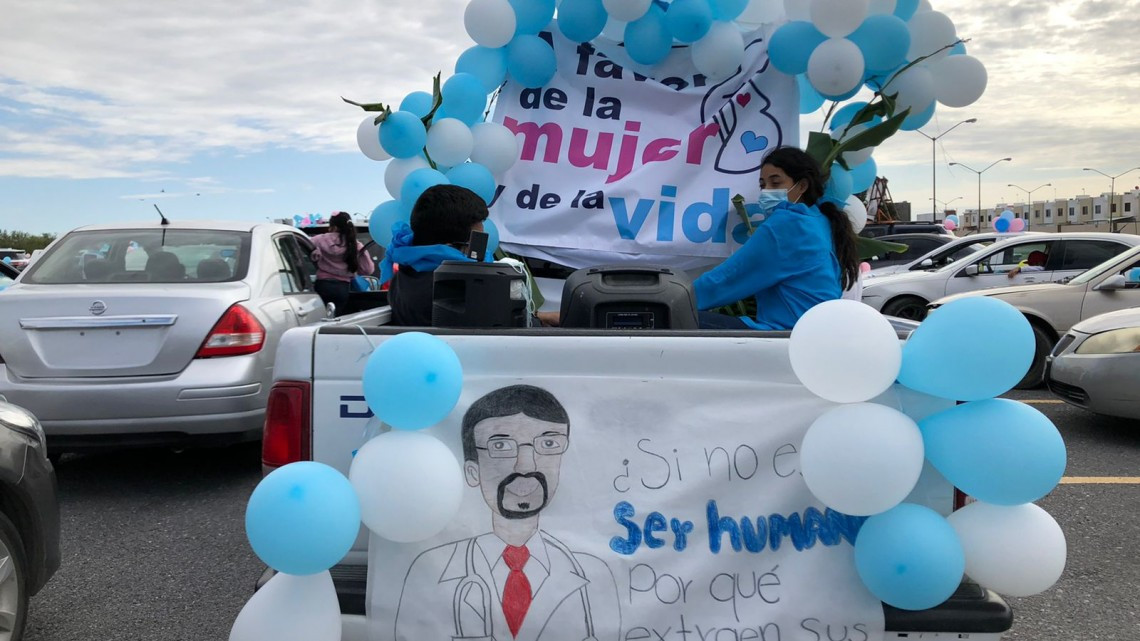 Diócesis de Nuevo Laredo realiza caravana de autos a favor de la vida 