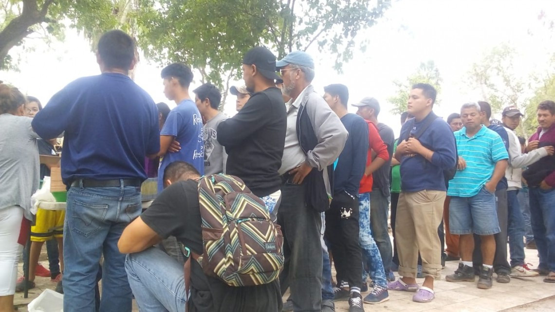 Visita campamento de migrantes personal de la Coordinación Nacional de Protección Civil