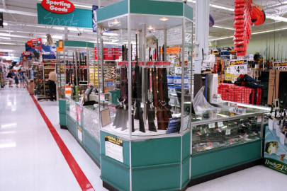 Walmart continuará vendiendo armas y municiones