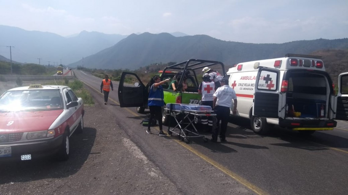 21 muertos tras choque entre autobús y tráiler en Veracruz