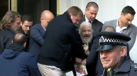 Presenta Suecia orden de detención contra Julian Assange   