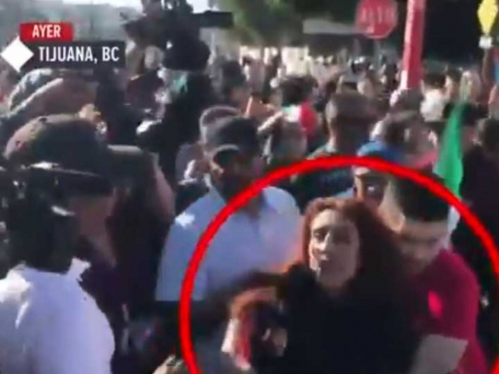 Algunos mexicanos en defensa de migrantes en Tijuana